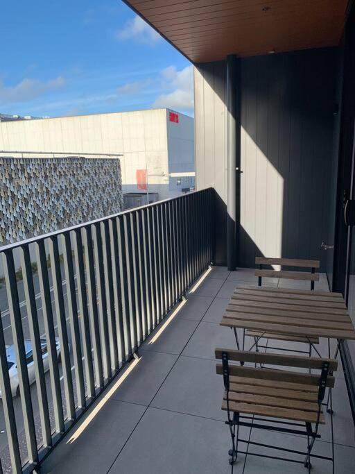 2 Bedrooms Apprtmt Plus Underground Parking In Cbd Christchurch Kültér fotó