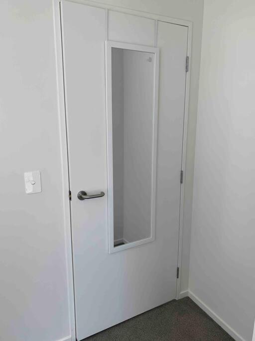 2 Bedrooms Apprtmt Plus Underground Parking In Cbd Christchurch Kültér fotó