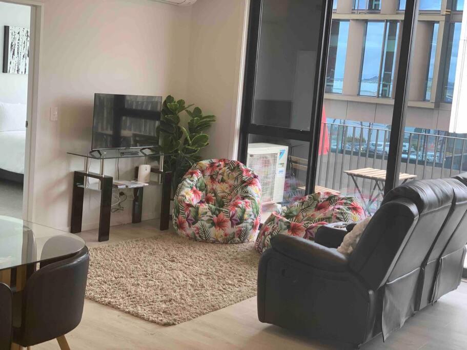 2 Bedrooms Apprtmt Plus Underground Parking In Cbd Christchurch Kültér fotó