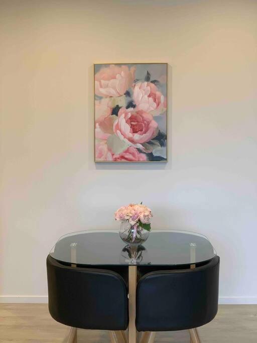 2 Bedrooms Apprtmt Plus Underground Parking In Cbd Christchurch Kültér fotó