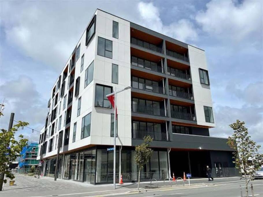 2 Bedrooms Apprtmt Plus Underground Parking In Cbd Christchurch Kültér fotó