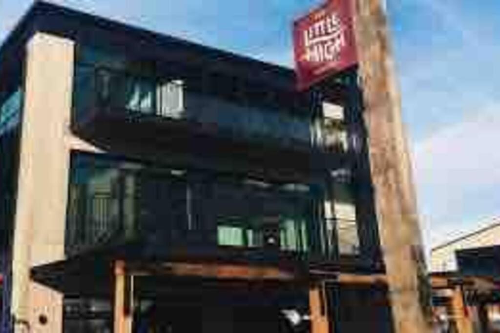 2 Bedrooms Apprtmt Plus Underground Parking In Cbd Christchurch Kültér fotó