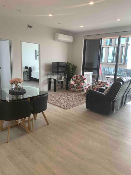 2 Bedrooms Apprtmt Plus Underground Parking In Cbd Christchurch Kültér fotó