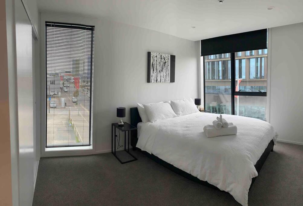 2 Bedrooms Apprtmt Plus Underground Parking In Cbd Christchurch Kültér fotó
